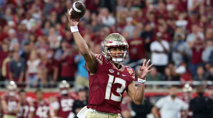 Florida State Seminoles quarterback Jordan Travis throws.